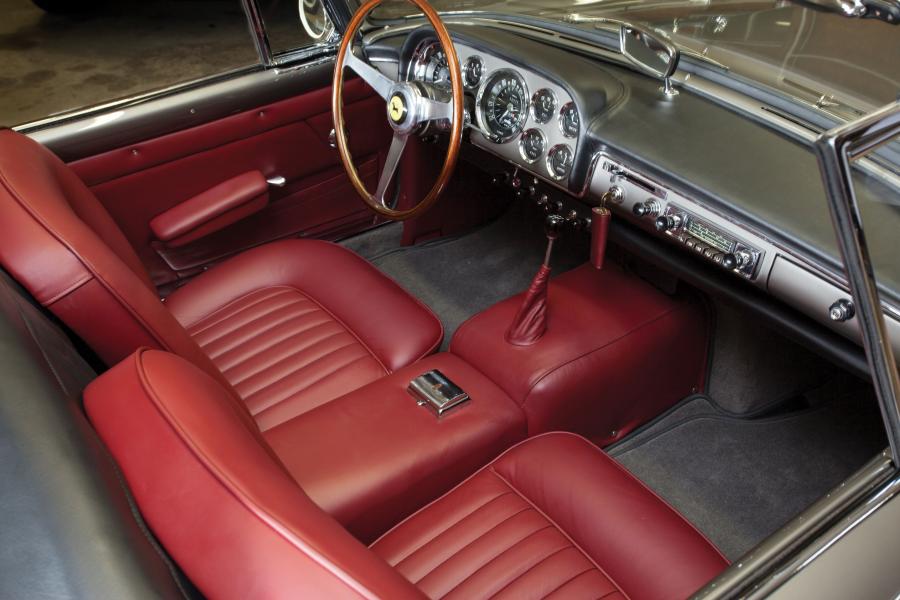 Интерьер Ferrari 250 GT Cabriolet (Series II) 1960 года  (фото 10 из 12)